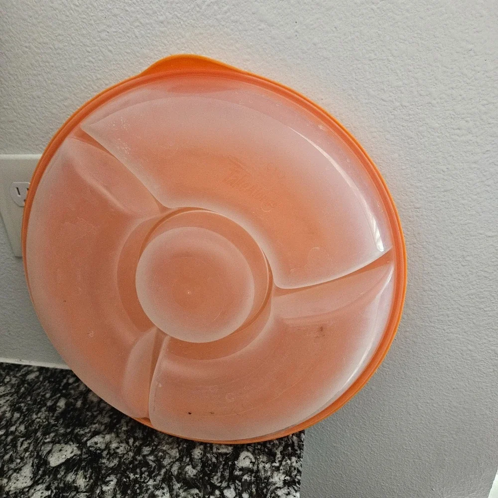 Rubbermaid TakeAlongs 4 Compartment  Tray Lid-Party‎ Snack Server